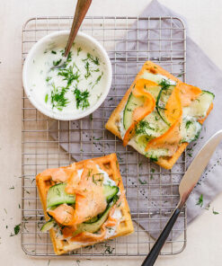 Waffle con trozos de tocineta